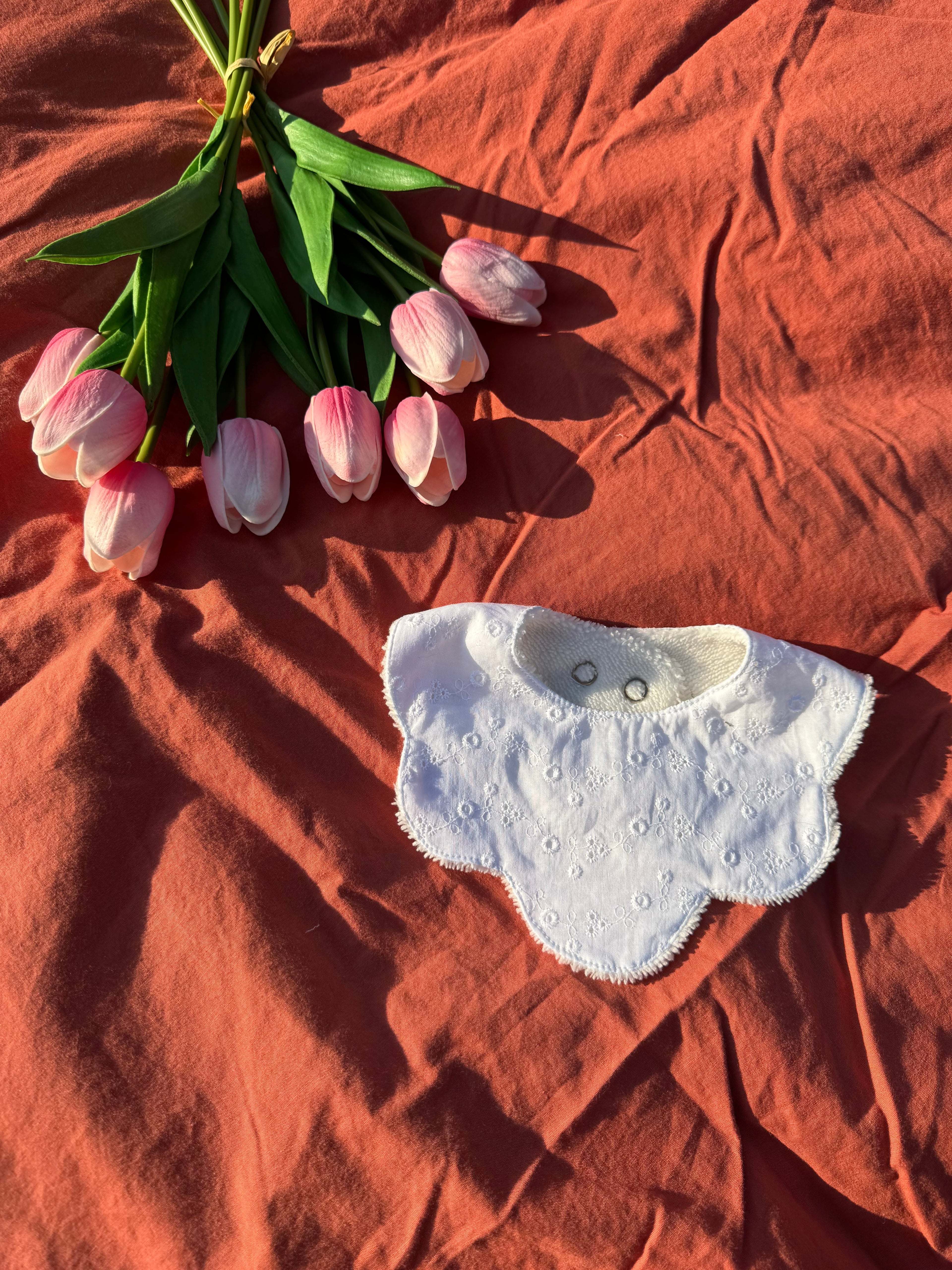 Bavoir Fleur Aux Tissus Fleuris