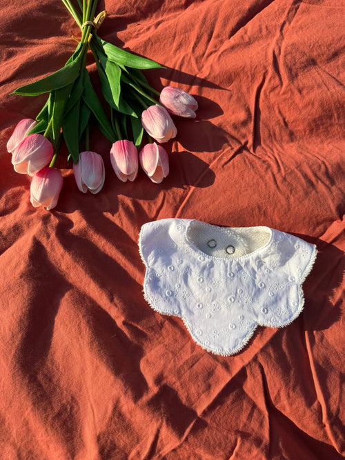 Bavoir Fleur Aux Tissus Fleuris
