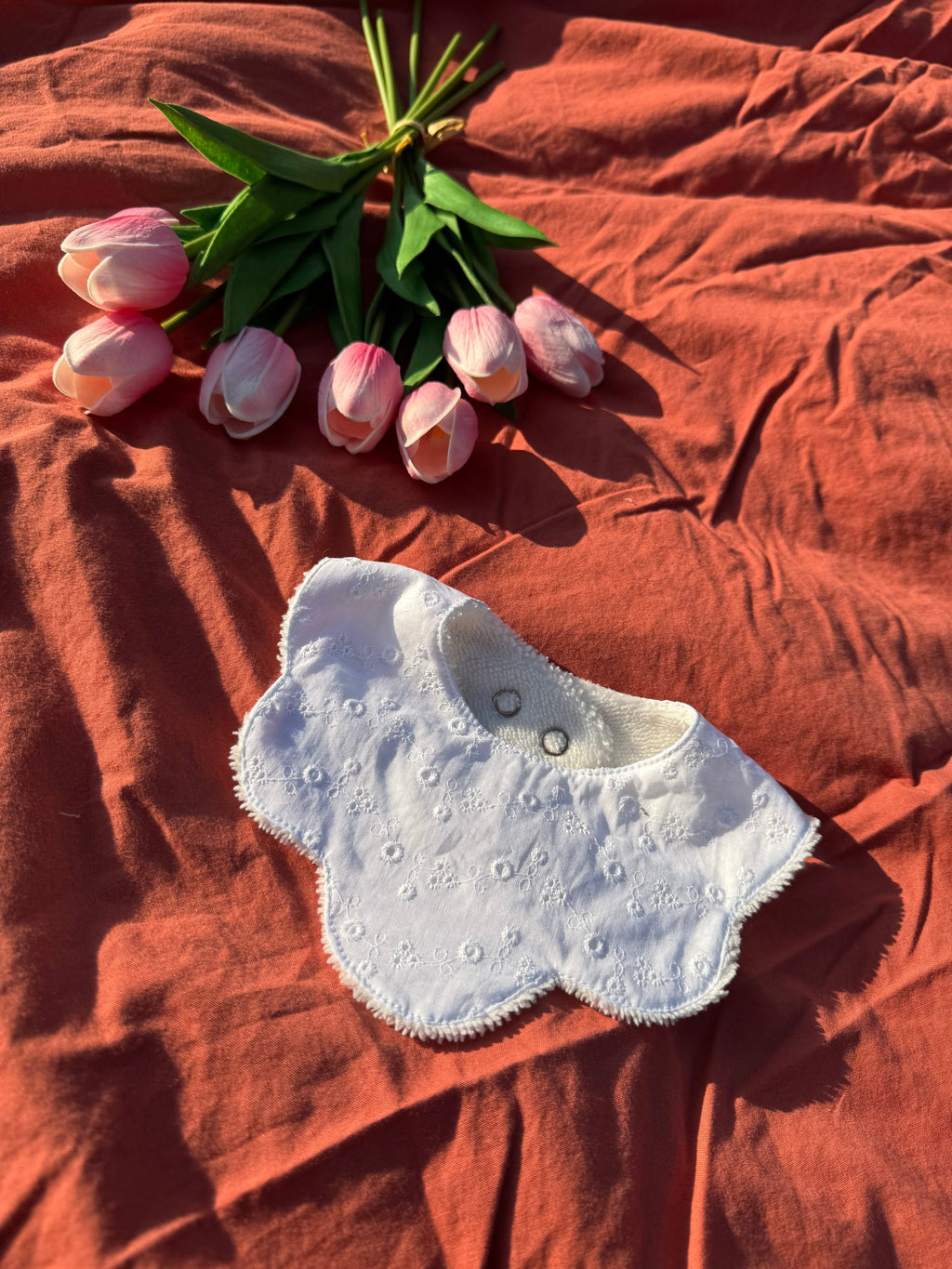 Bavoir Fleur Aux Tissus Fleuris