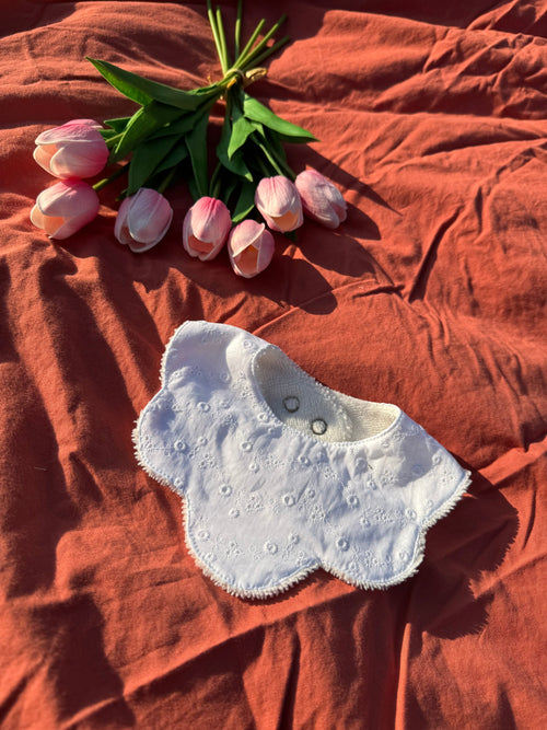 Bavoir Fleur Aux Tissus Fleuris