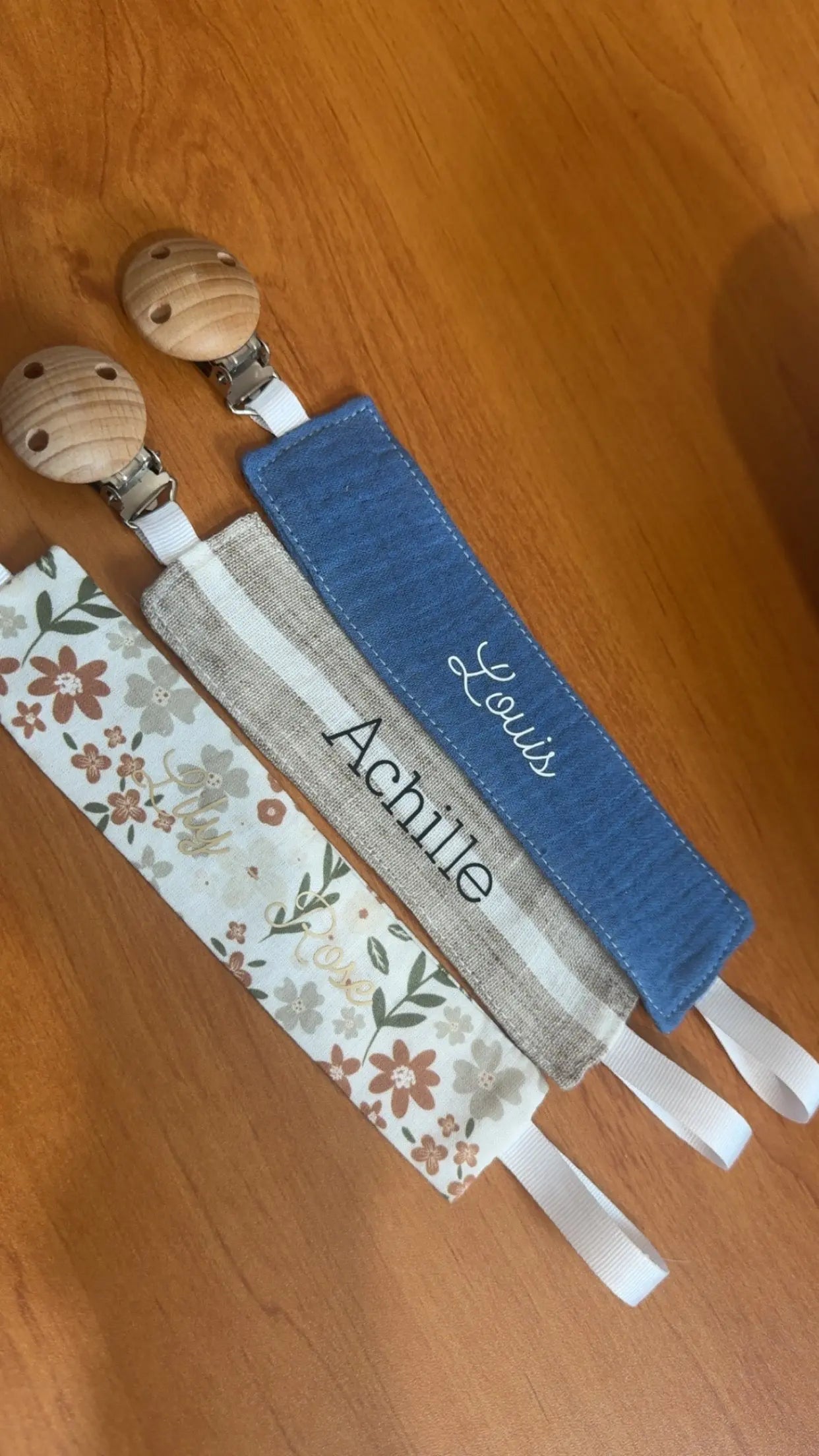 Attache-tétine Aux Tissus Fleuris