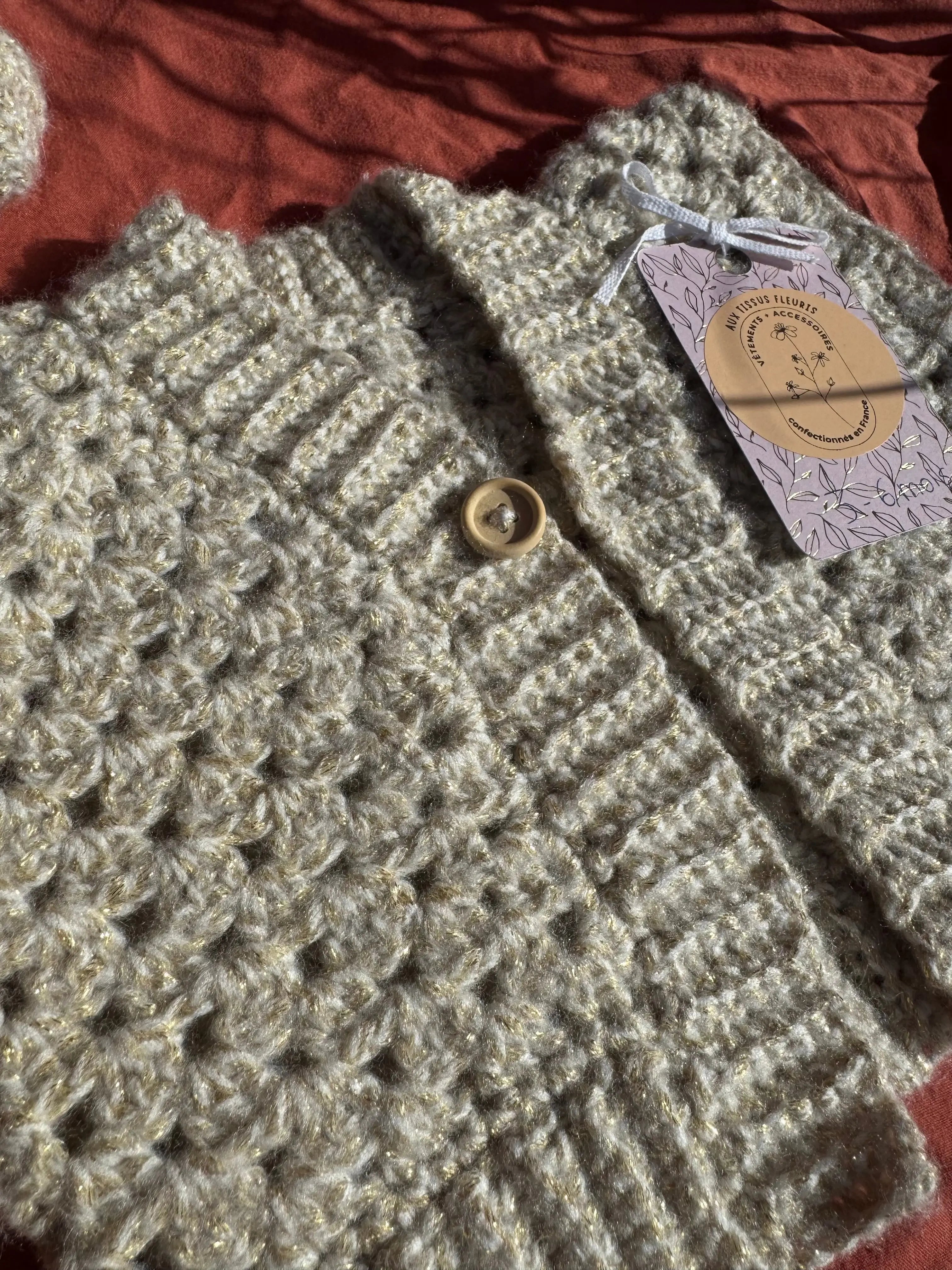Gilet en crochet - Beige à paillettes - 0-6 mois Aux Tissus Fleuris