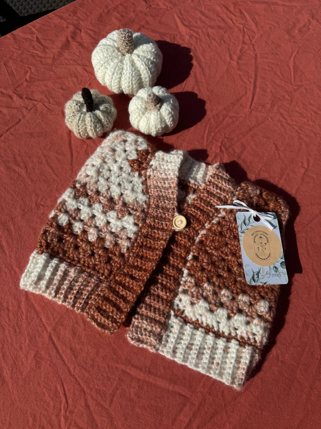 Gilet en crochet - Marron et Blanc - 3-9 mois Aux Tissus Fleuris