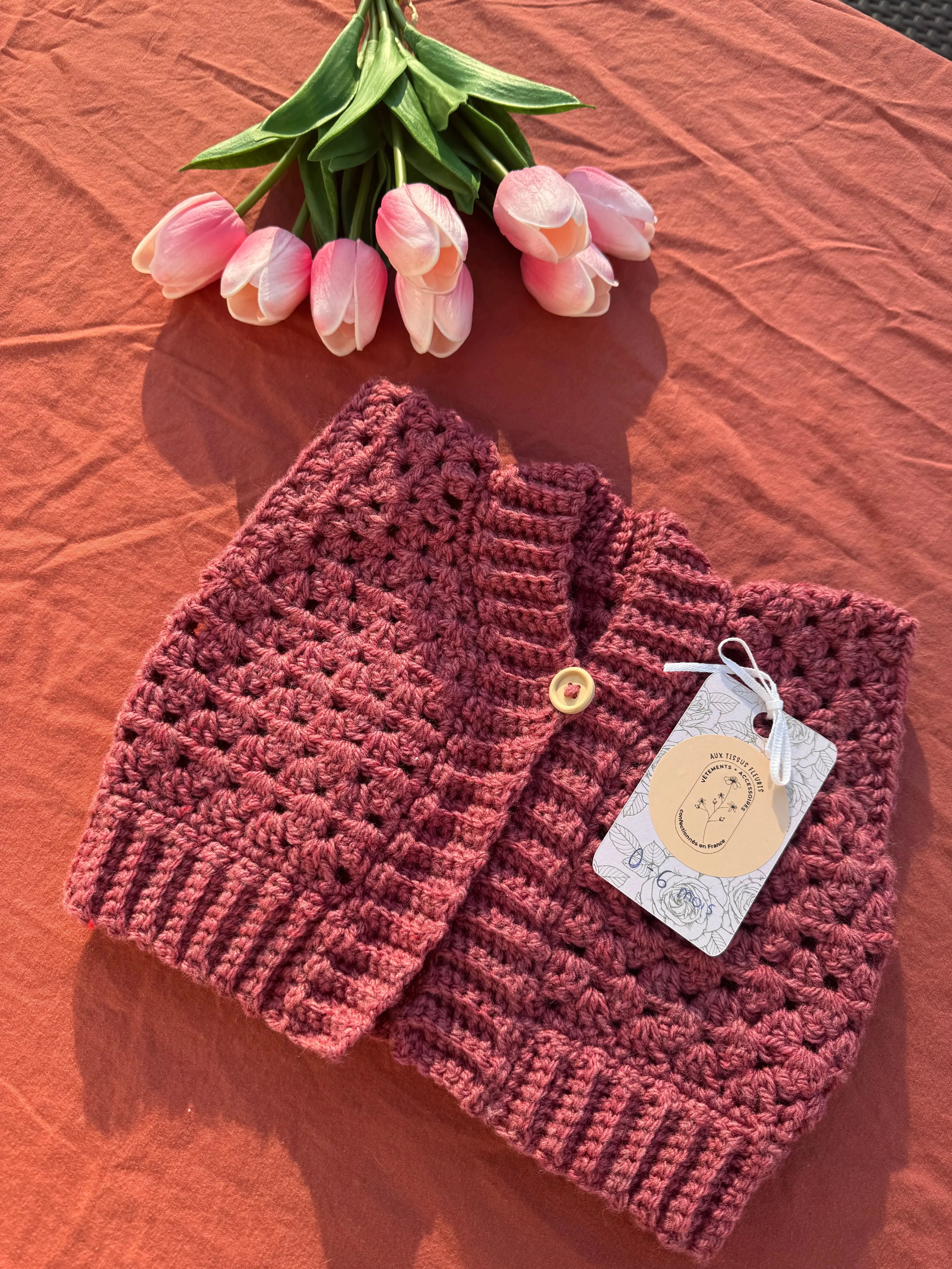 Gilet en crochet - Rouge /Rose - 0-6 mois Aux Tissus Fleuris