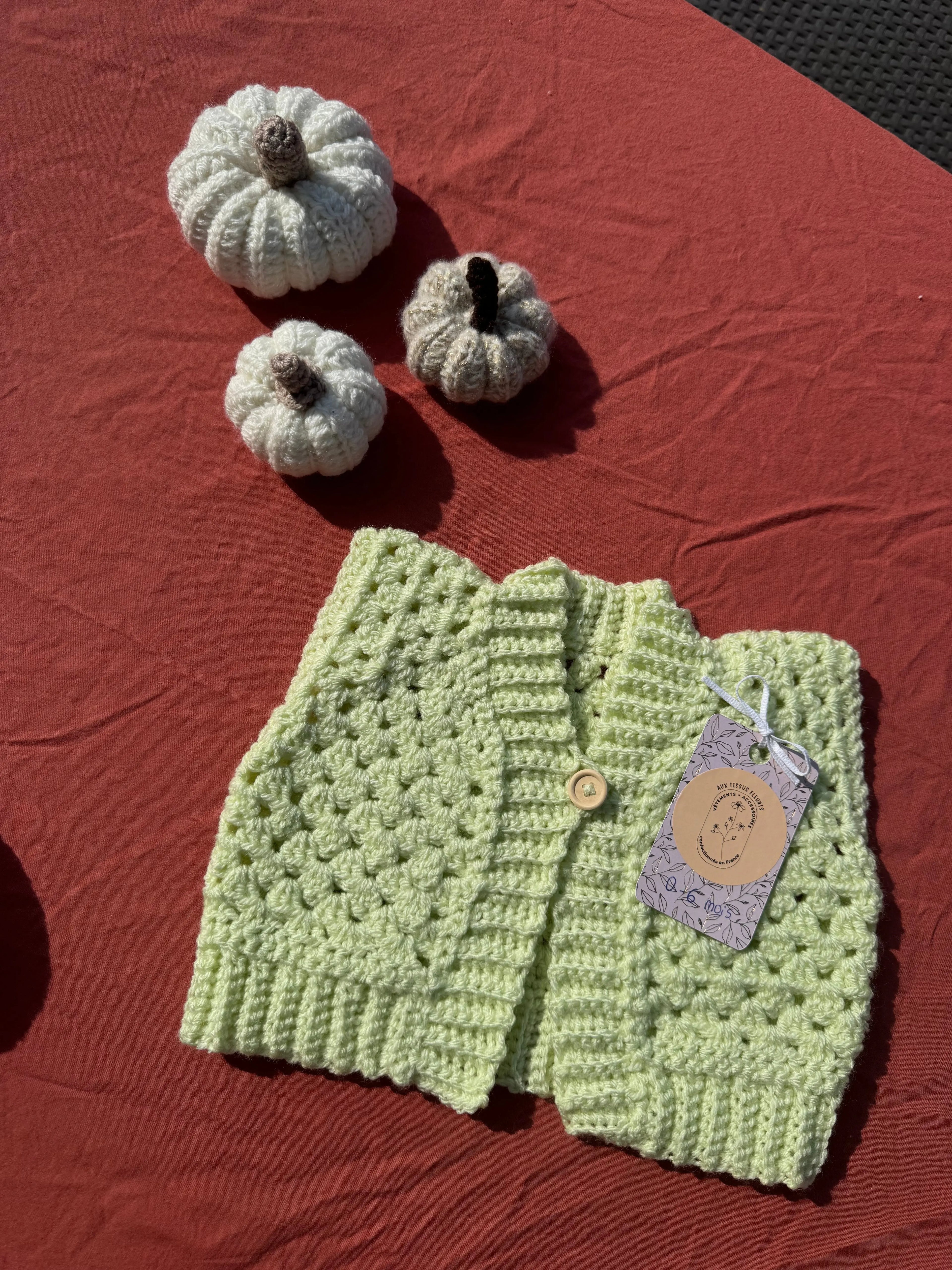 Gilet en crochet - vert d'eau - 0-6 mois Aux Tissus Fleuris