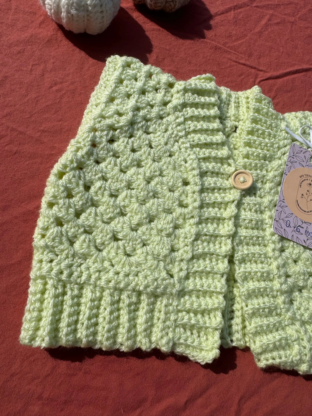Gilet en crochet - vert d'eau - 0-6 mois Aux Tissus Fleuris