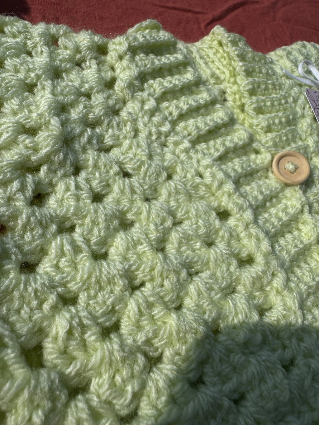 Gilet en crochet - vert d'eau - 0-6 mois Aux Tissus Fleuris