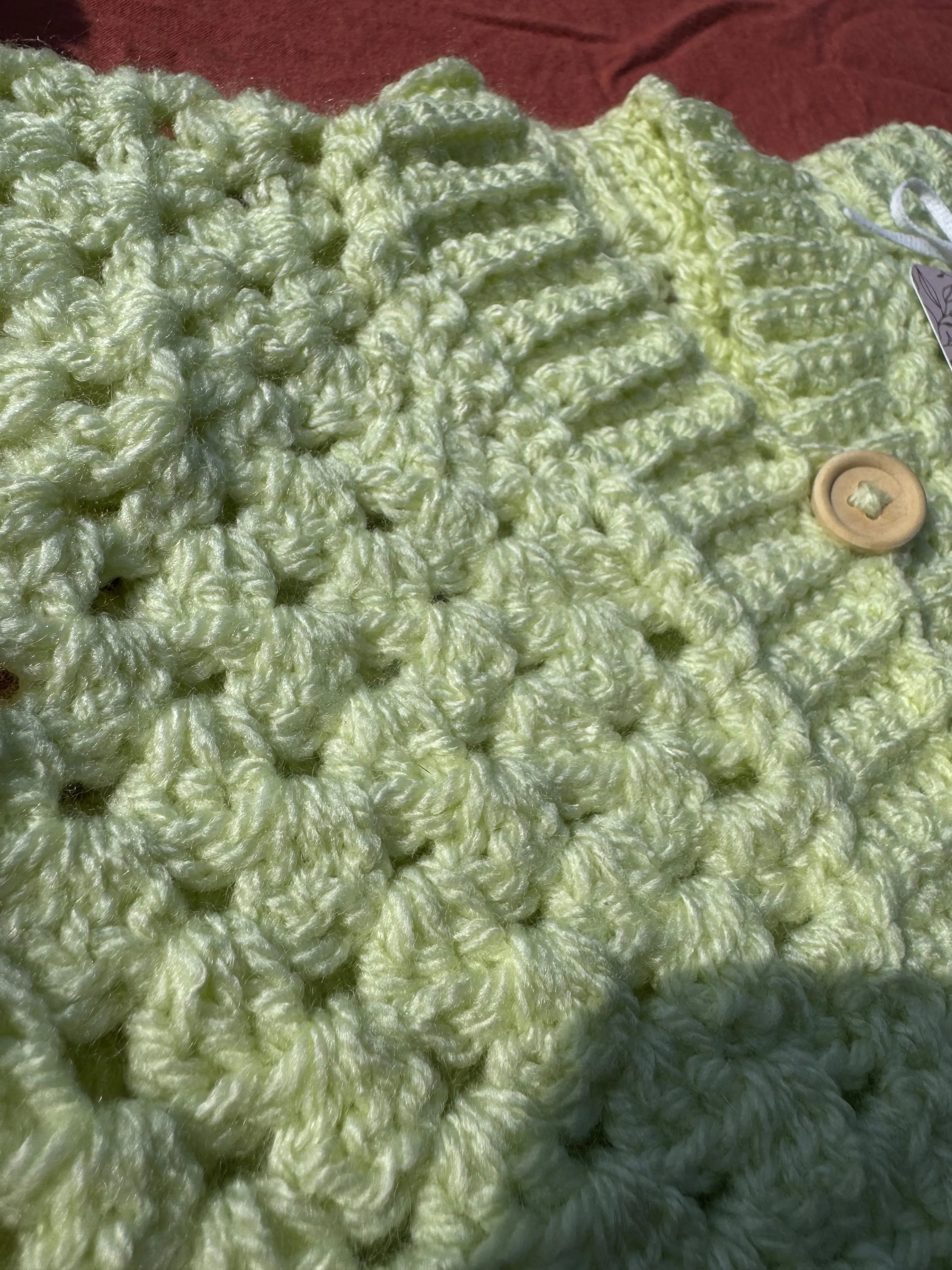 Gilet en crochet - vert d'eau - 0-6 mois Aux Tissus Fleuris
