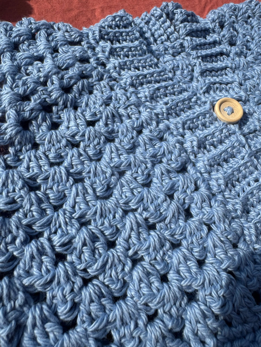 Gilet en crochet - bleu - 0-6 mois Aux Tissus Fleuris