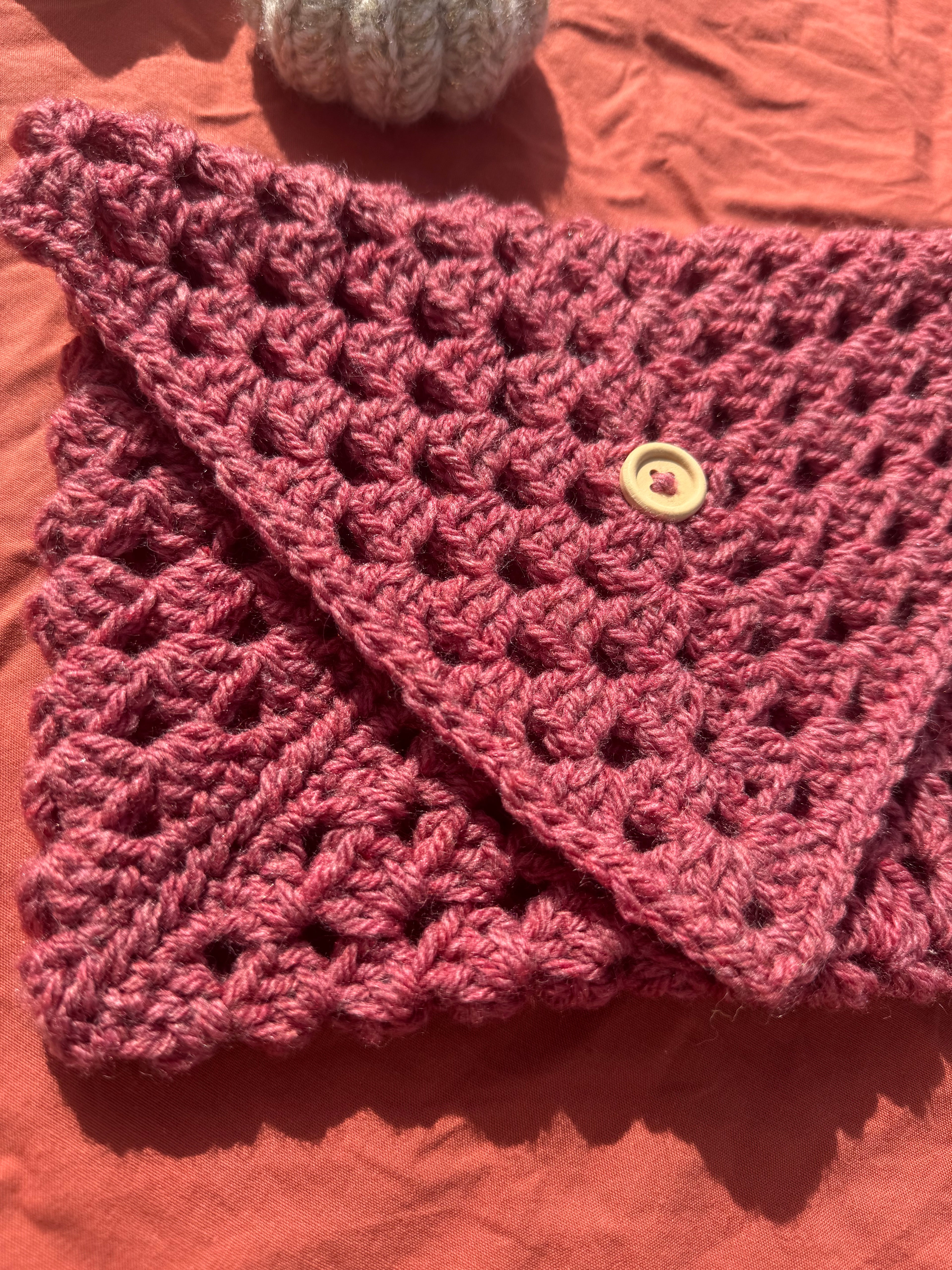 Pochette à livre / liseuse - rouge/rose Aux Tissus Fleuris