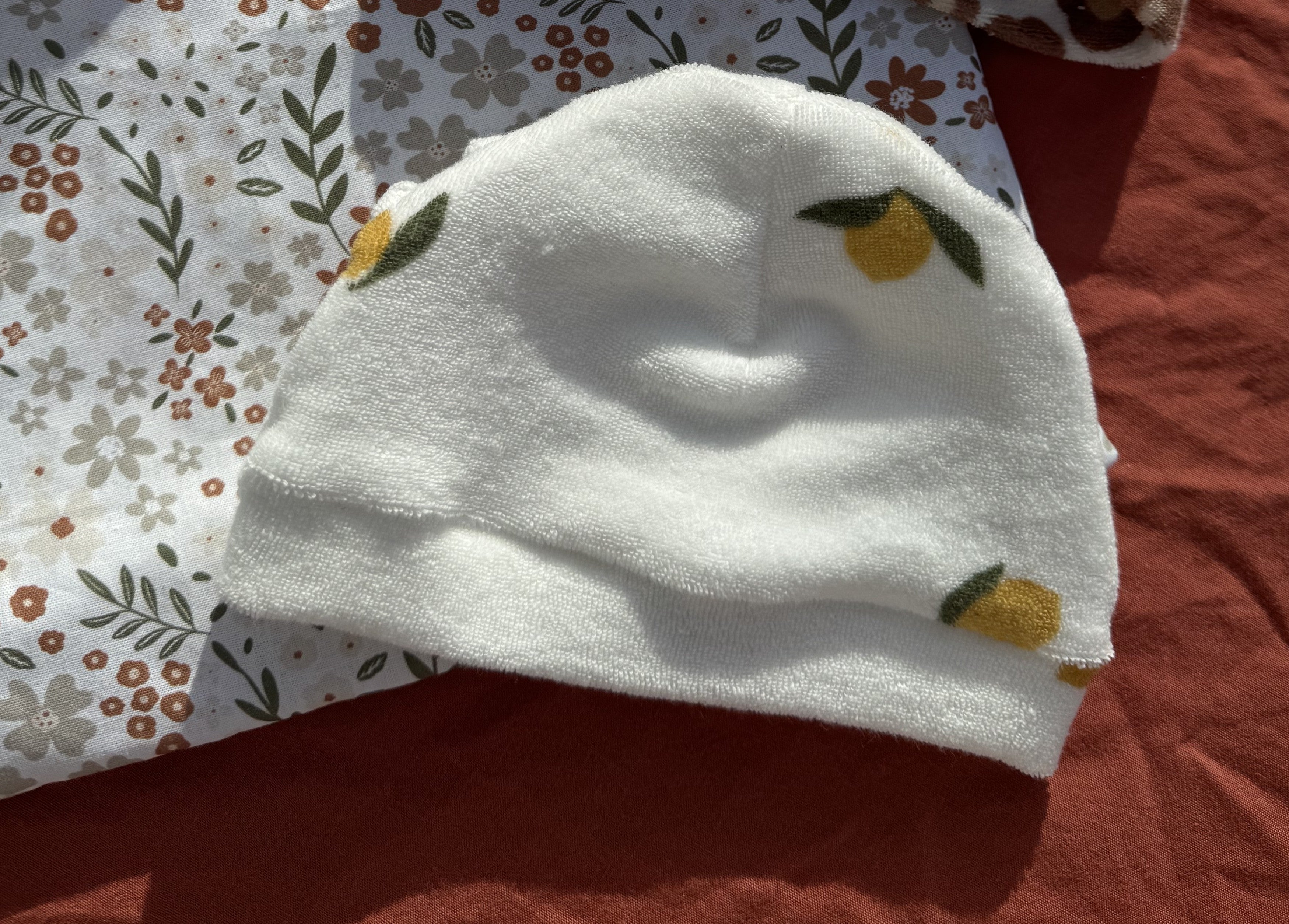 Bonnet - bébé Aux Tissus Fleuris