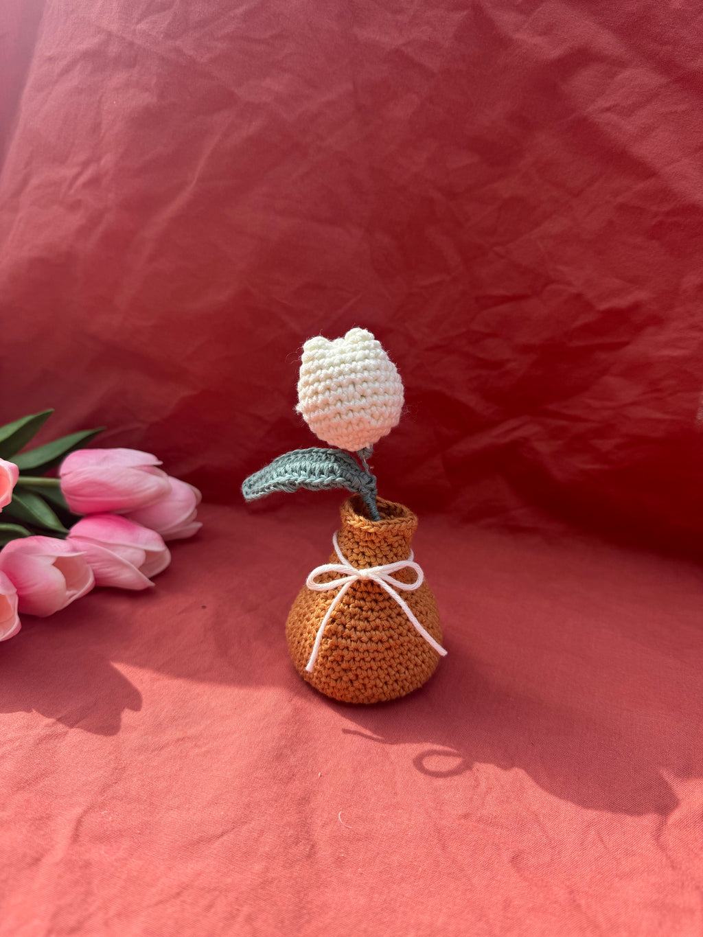Vase avec Tulipe en crochet Aux Tissus Fleuris