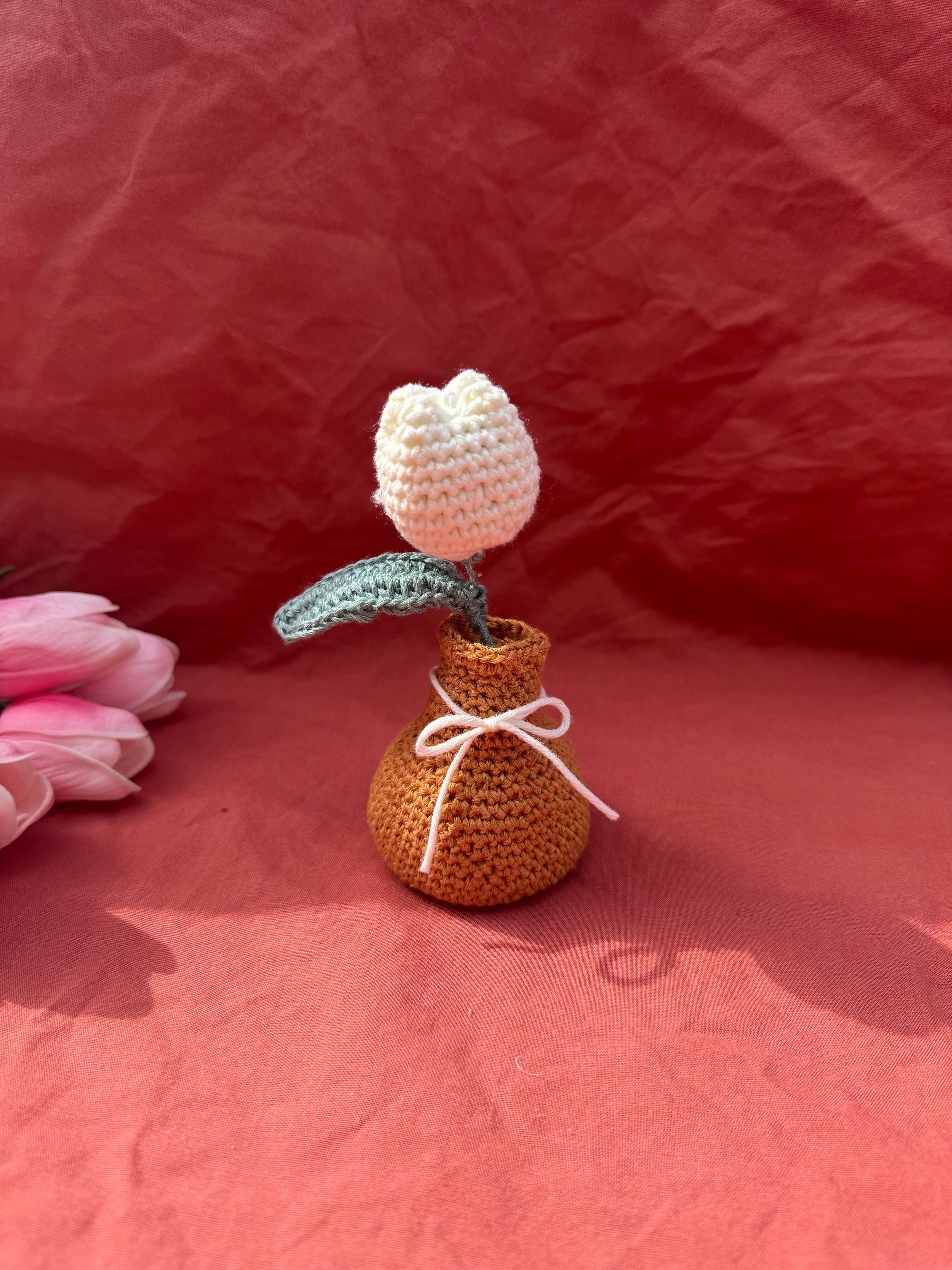 Vase avec Tulipe en crochet Aux Tissus Fleuris
